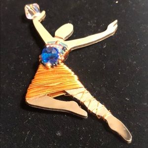 🟡 VINTAGE LIZTECH DANCER BROOCH c ‘89